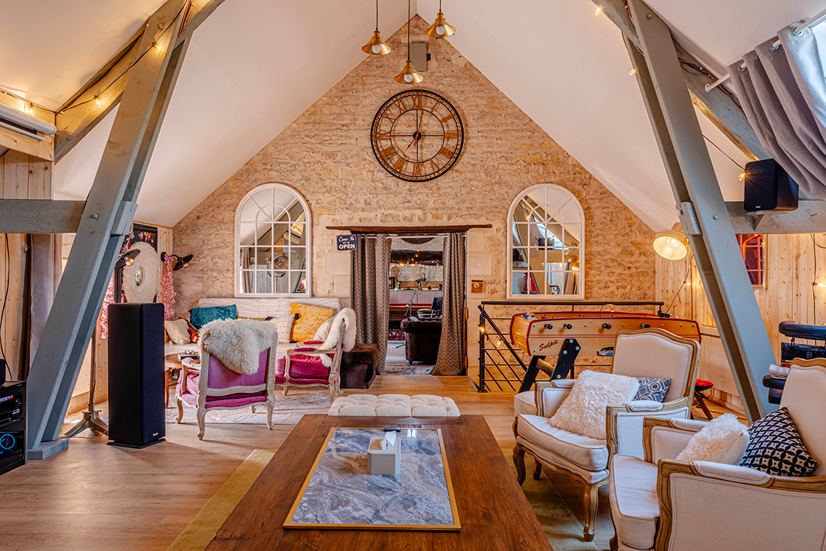 Location d’un lieu de tournage équipé pour YouTube / créateurs / influenceurs – L’Écrin en Bessin